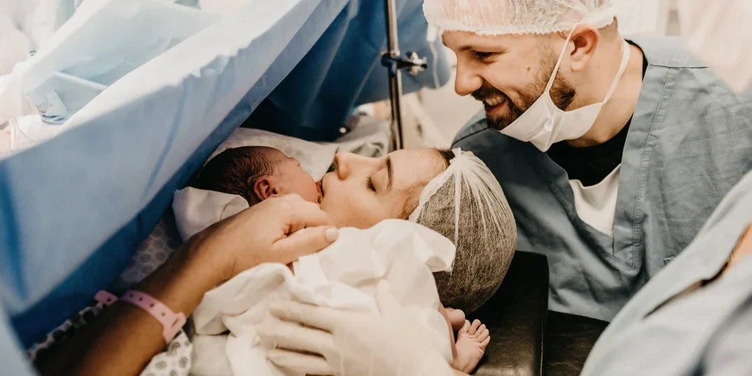 Der Haut-zu-Haut-Kontakt mit Ihrem Baby und seine Bedeutung