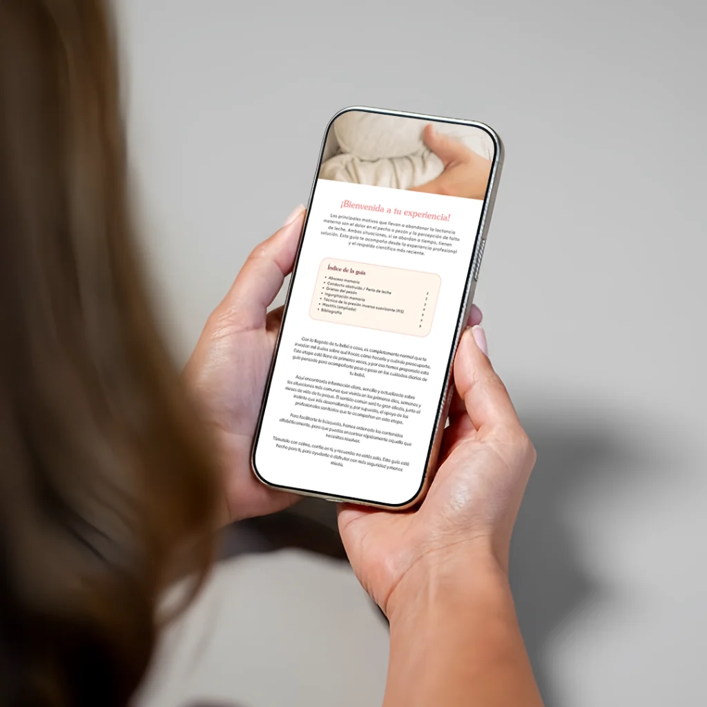 matrona happymami utilizando la guia vital en su movil